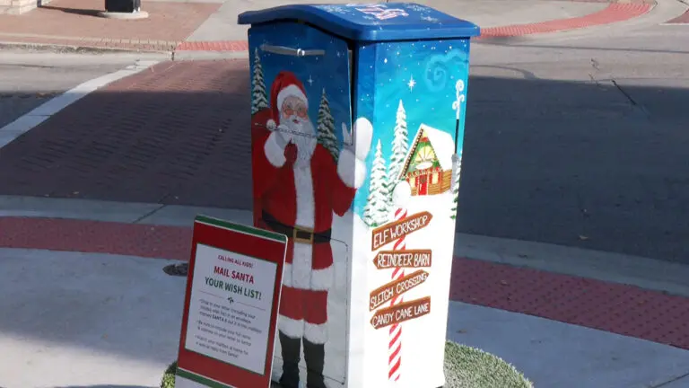 Santa Mailbox returns to Downtown Naperville with new location