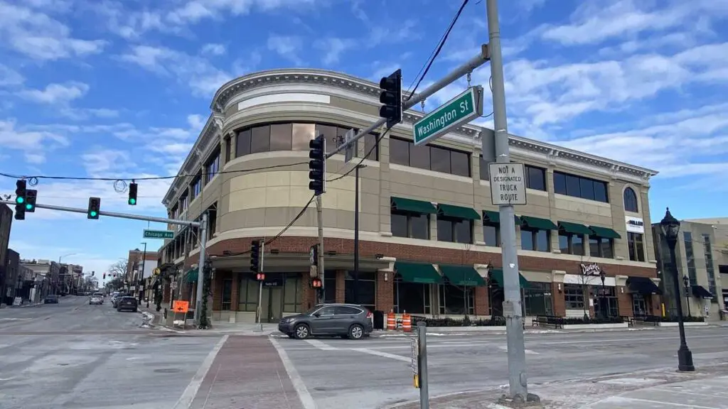 Exterior of former Barnes & Noble building in downtown Naperville