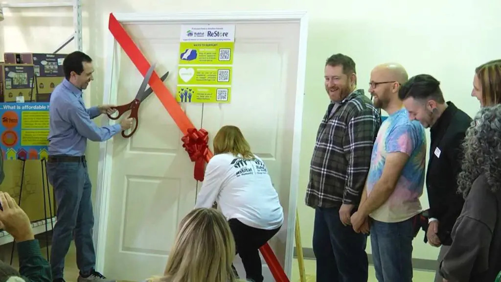 Ribbon cutting at Habitat for Humanity ReStore in Naperville