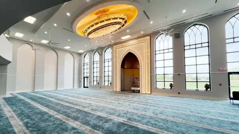 The men's prayer hall in An-Noor