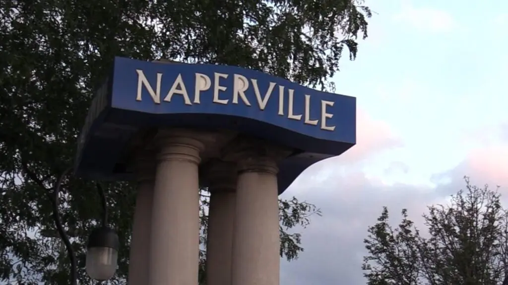 Close up of Naperville sign with tree, sky in background for story on Naperville ranked as third best place in Illinois