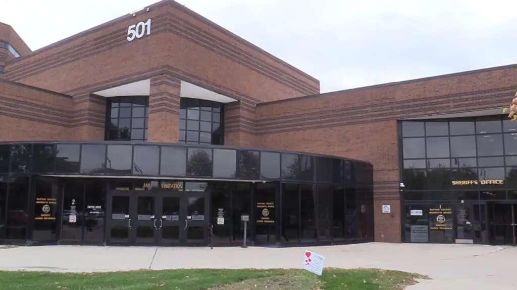 Exterior image of DuPage County correctional center buildling