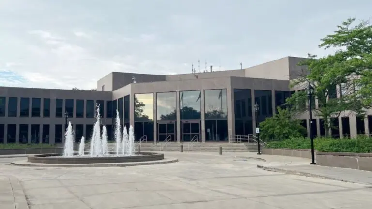 Exterior of Naperville Municipal Center and fountain
