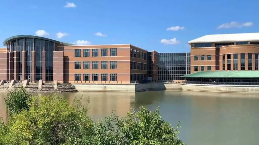 Deputies injured in struggle at DuPage County courthouse
