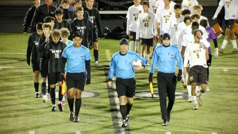 Benet Academy boys soccer holds off Metea Valley 1-0 in the regional semifinals