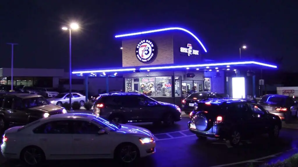 7 Brew drive thru coffee shop at night with cars lined up for the drive thru