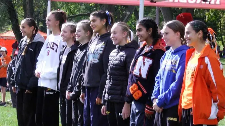 Hinsdale Central edges Naperville North to win the girls cross country sectional