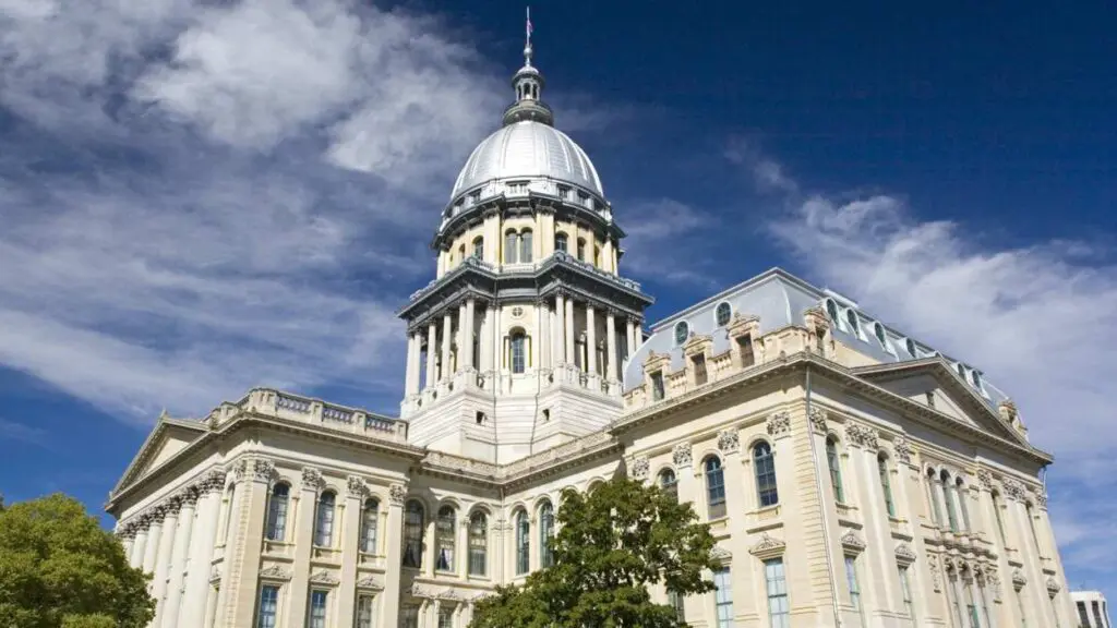 exterior image of IL state capitol building for new laws story
