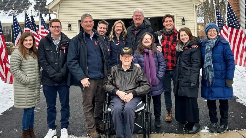 Naperville WWII veteran gets 100th birthday parade celebration