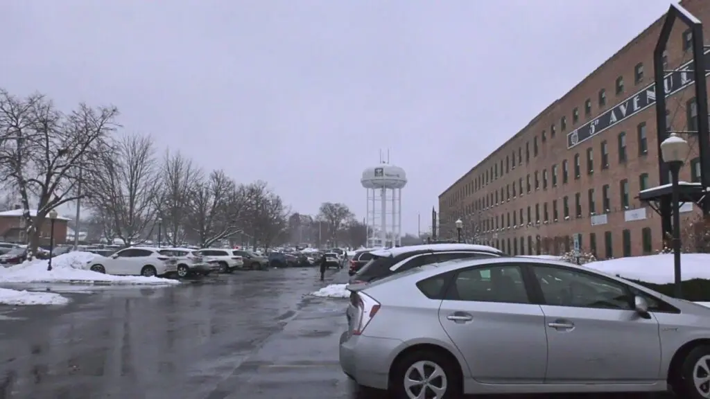 Parking lot and building in Naperville 5th Avenue corridor