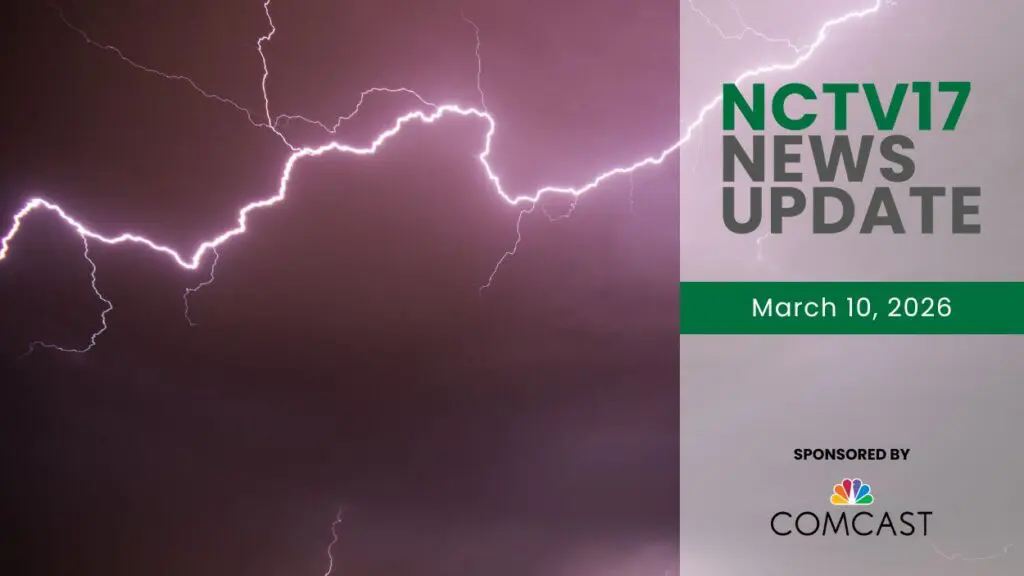 Image of lightening bolt in dark sky