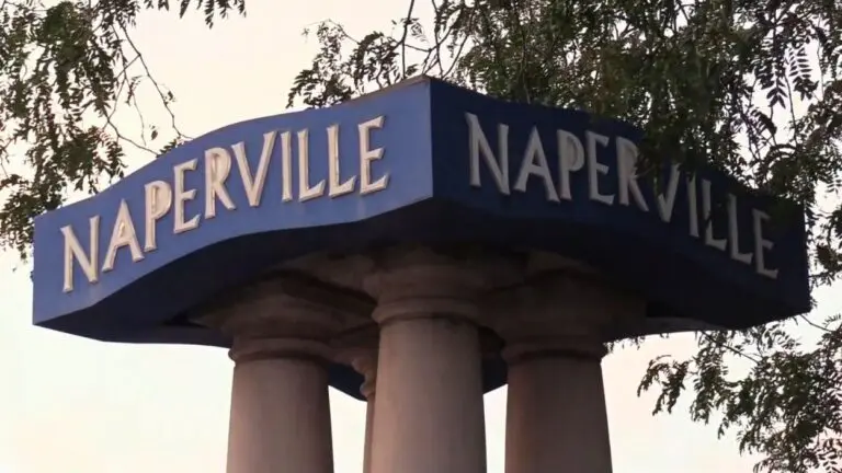 Close up of Downtown Naperville sign