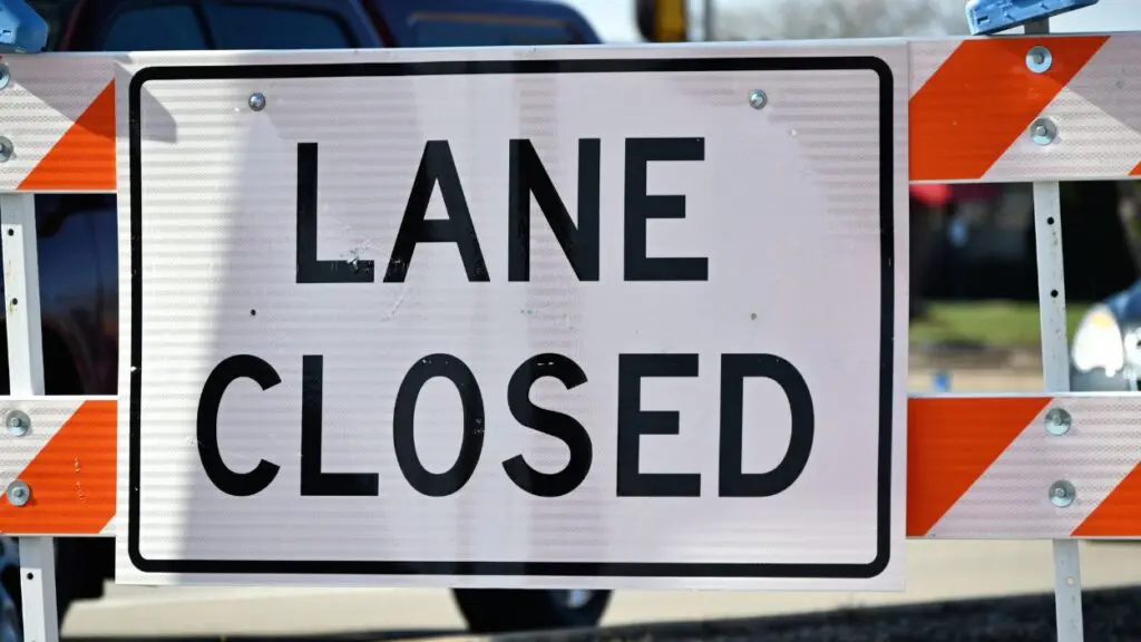 Lane closed sign