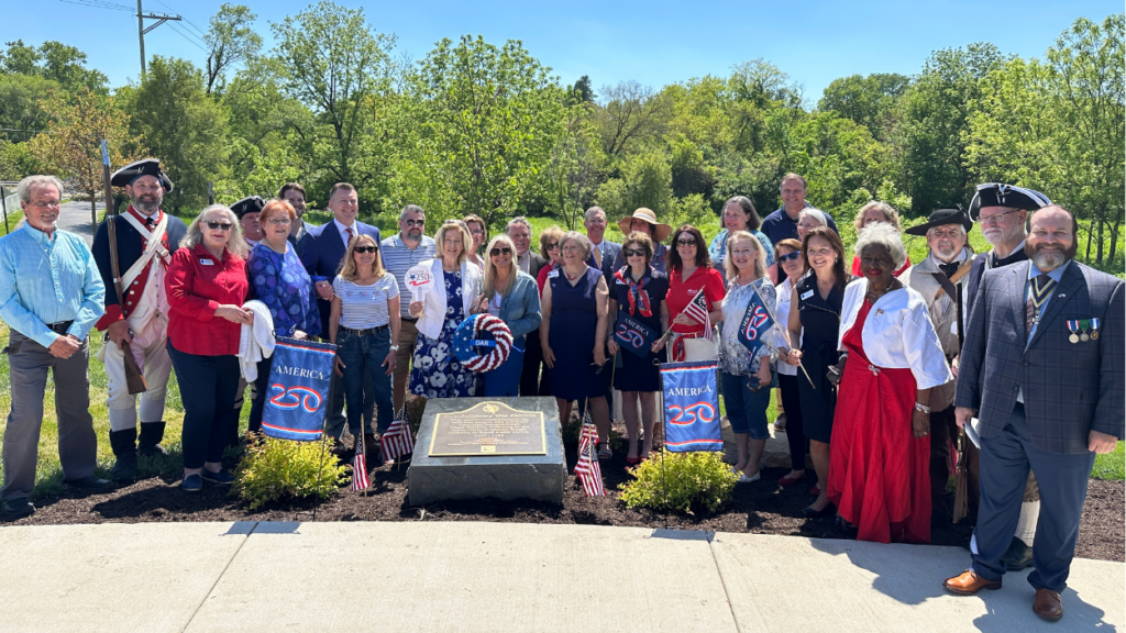 Naperville Daughters of the American Revolution dedicate patriot plaque