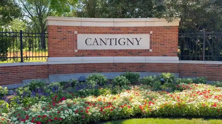 Cantigny sign at the front entrance of the park.