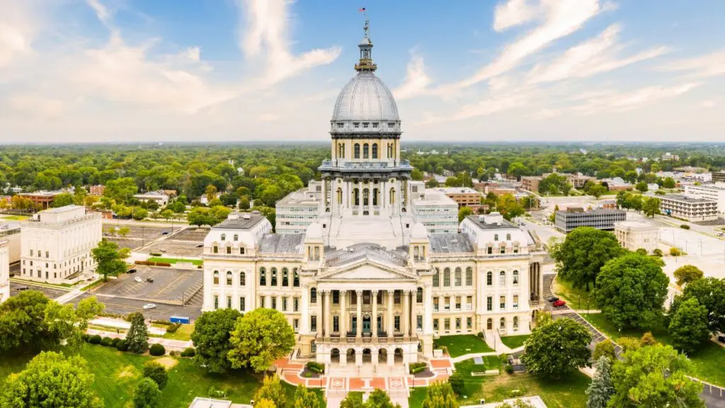 Drone shot of Illinois State Capitol building
