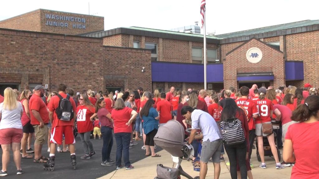 District 203 Teachers Union and Board in Negotiations
