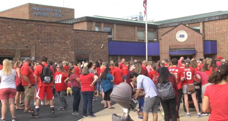 District 203 Teachers Union and Board in Negotiations