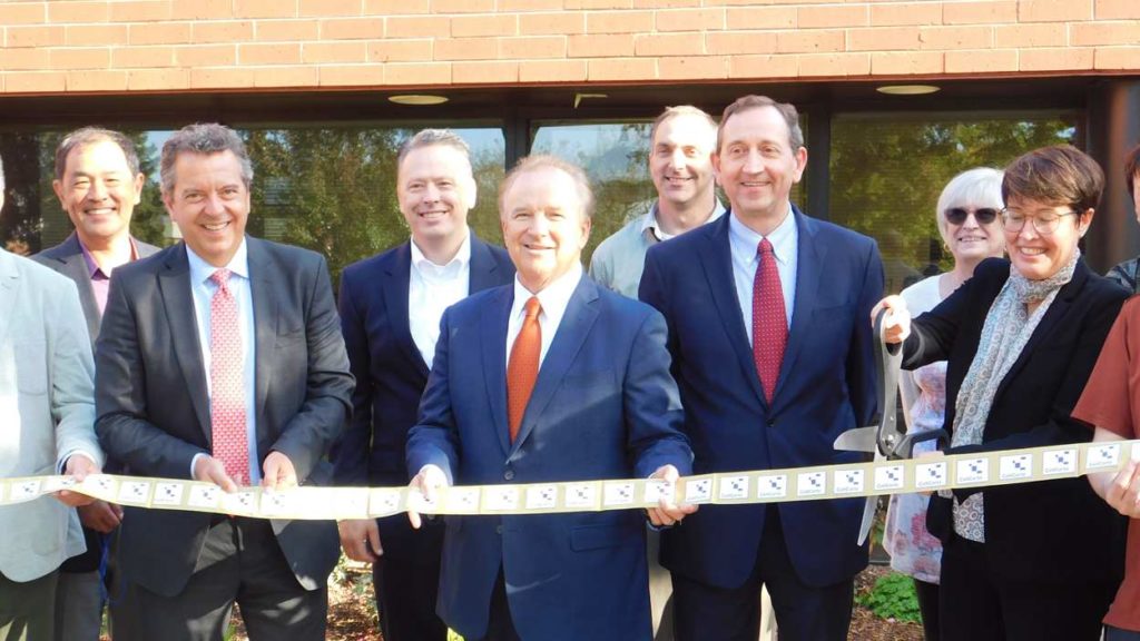 officials at CellCarta ribbon cutting ceremony