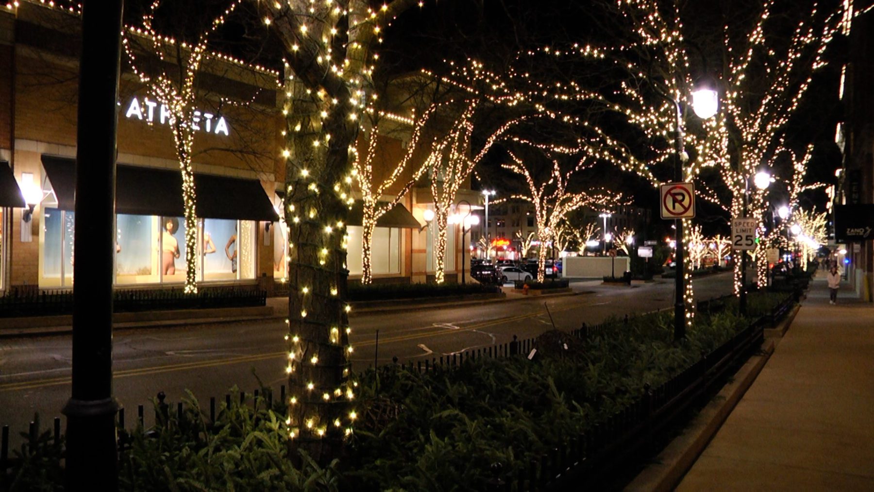Annual Holiday Lights Go Up in Downtown Naperville NCTV17
