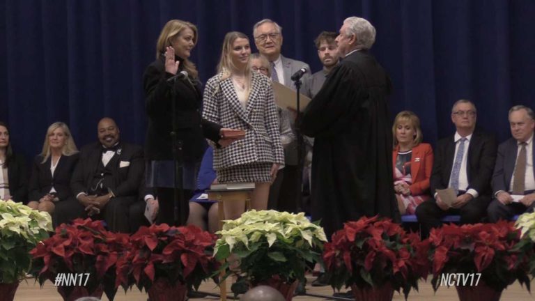 Suzanne Heart takes oath of office for DuPage County Board
