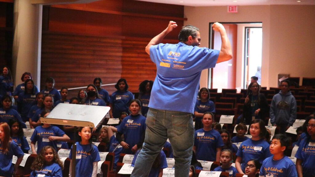 Young Naperville Singers connects young people to music