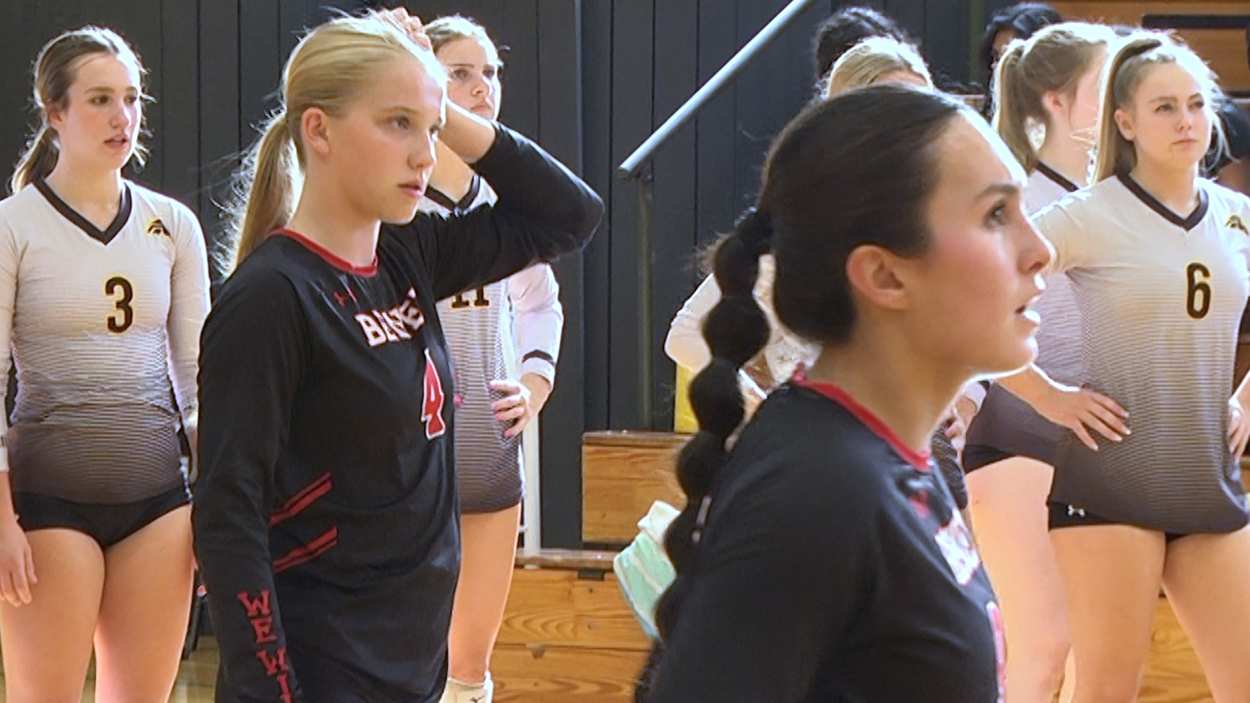 Benet Academy girls volleyball closes second set strong to sweep Metea ...