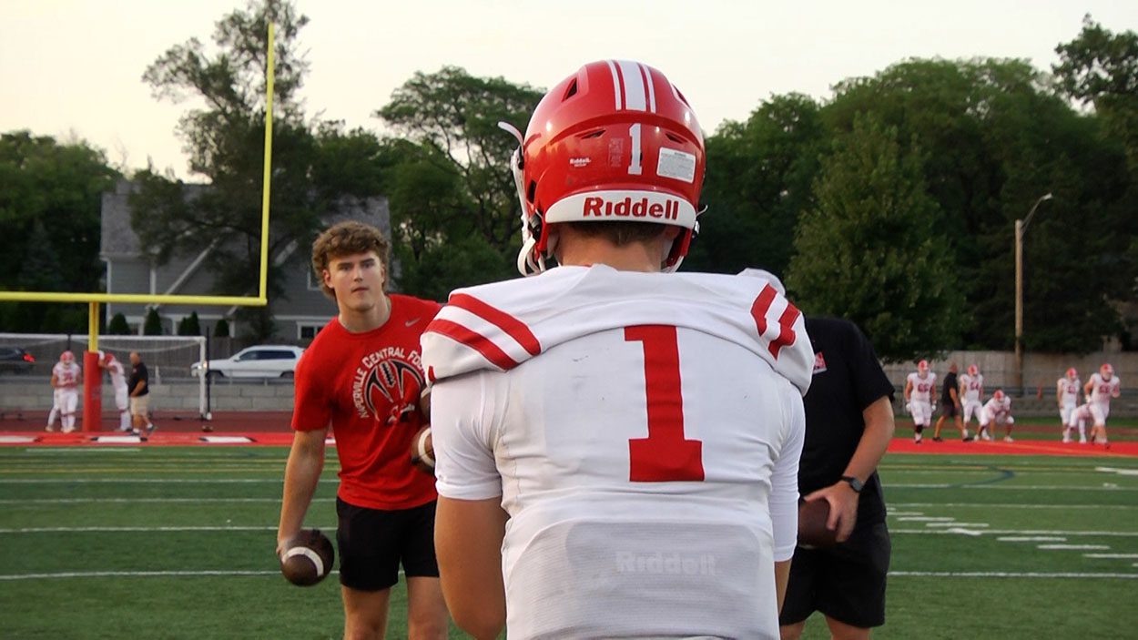 Defensive battle helps Naperville Central football get by Hinsdale Central