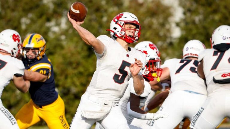 Luke Lehnen from North Central College wins the 2023 Gagliardi Trophy