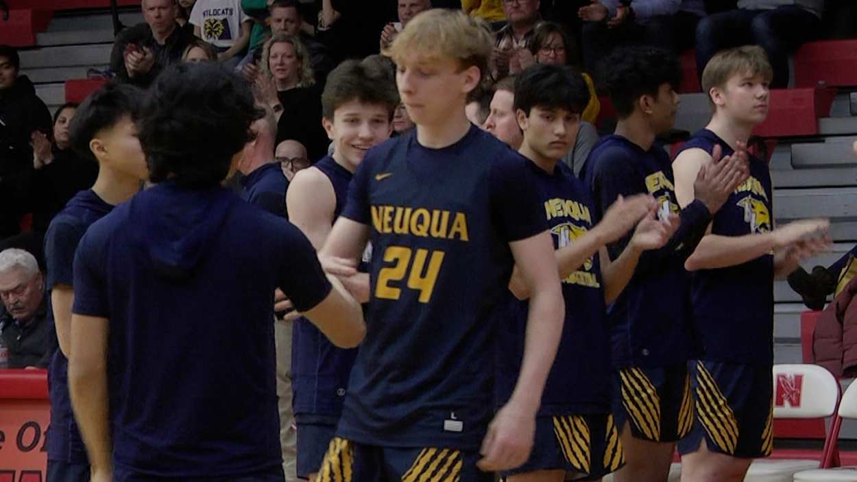 Neuqua Valley boys basketball beat Naperville Central for a sixth