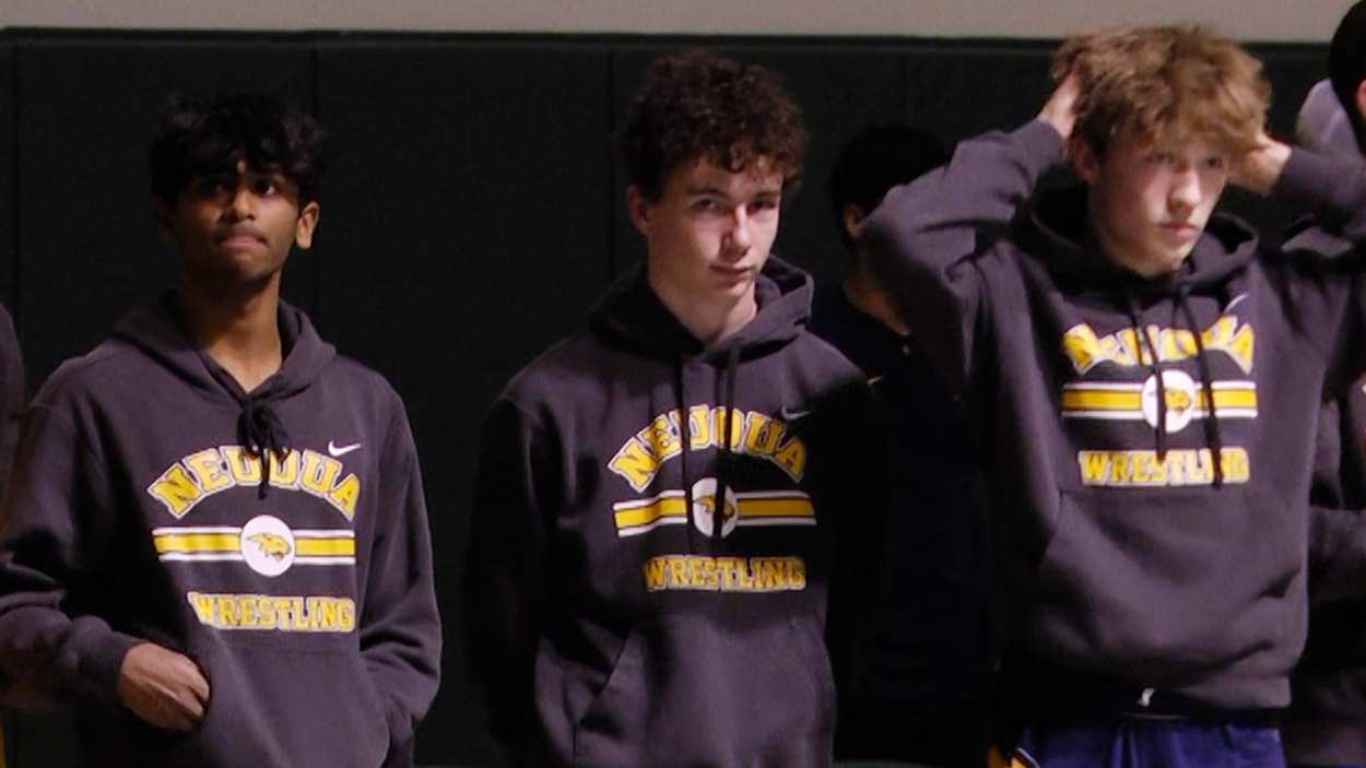 Neuqua Valley wrestling spoils Senior Night for Waubonsie Valley NCTV17
