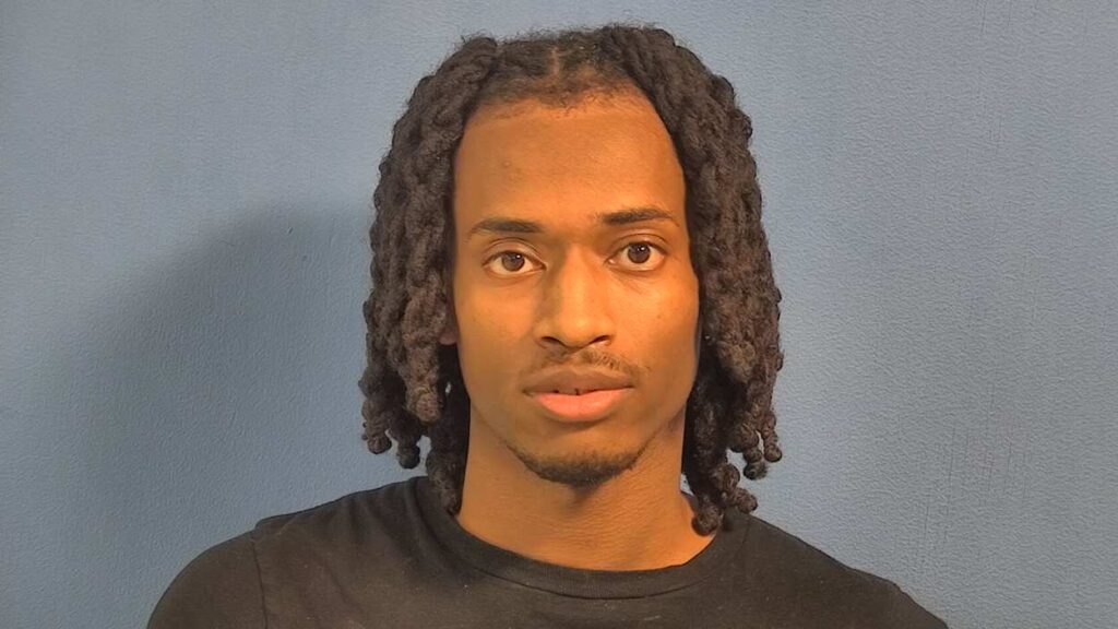 Mugshot of Dreshaune Manuel, charged with fleeing and eluding police