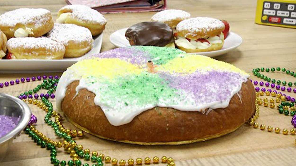 Naperville’s Fiene’s Bakery bakes up king cakes for Fat Tuesday NCTV17