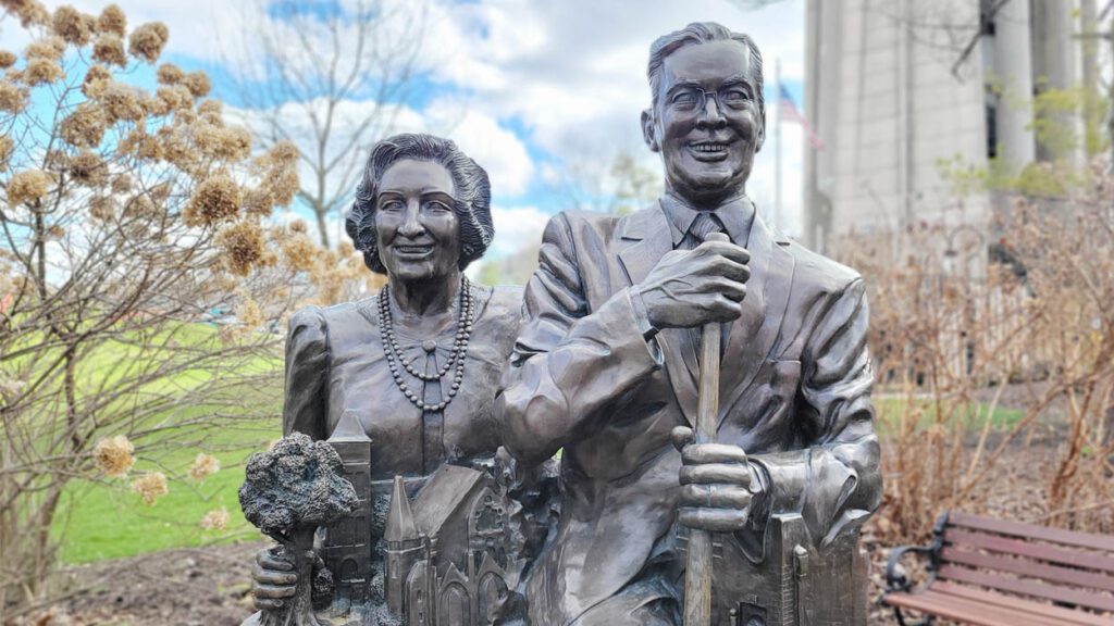 Statue of "Mr. and Mrs. Naperville" who are Margaret and Harold Moser.