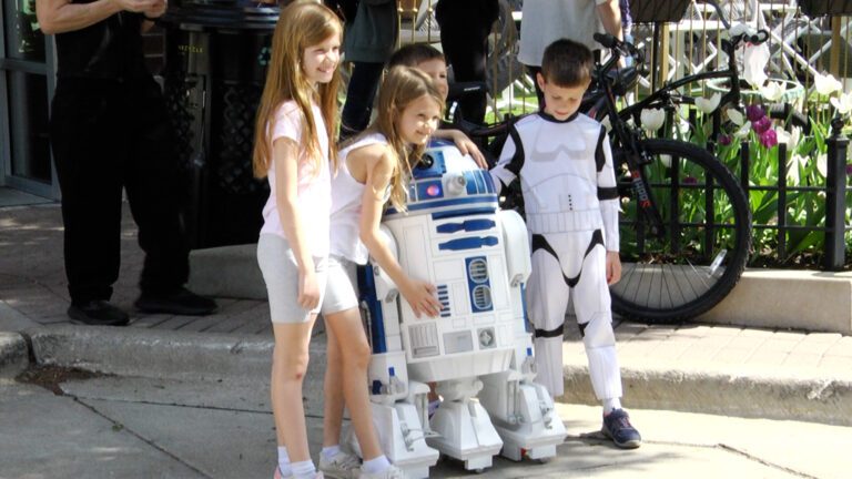 Kids gather around R2D2 in dowtown Naperville