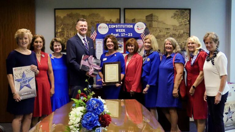 NSDAR members with Mayor Wehrli.