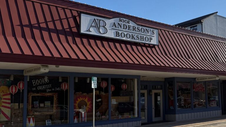 close up of Anderson's Bookshop storefront in Naperville