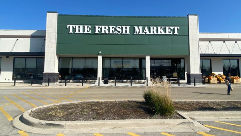 The front of the Fresh Market in Naperville.