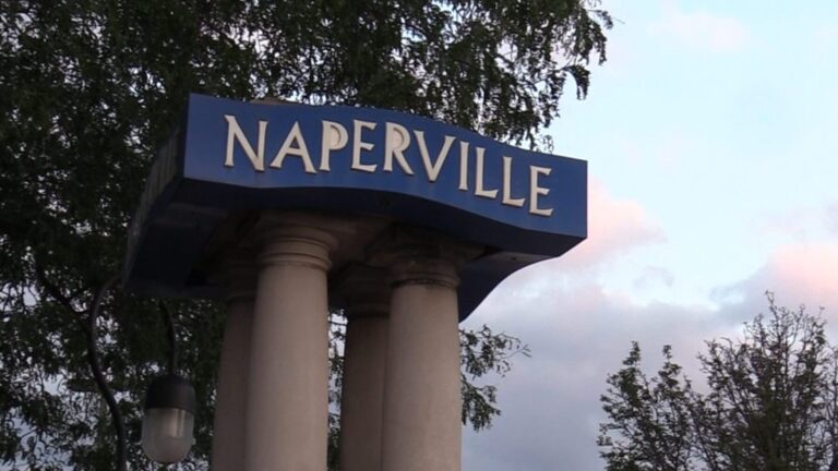 Close up of Naperville sign