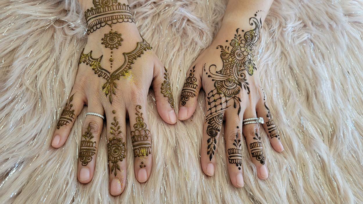 Naperville artist shares joy of henna tradition