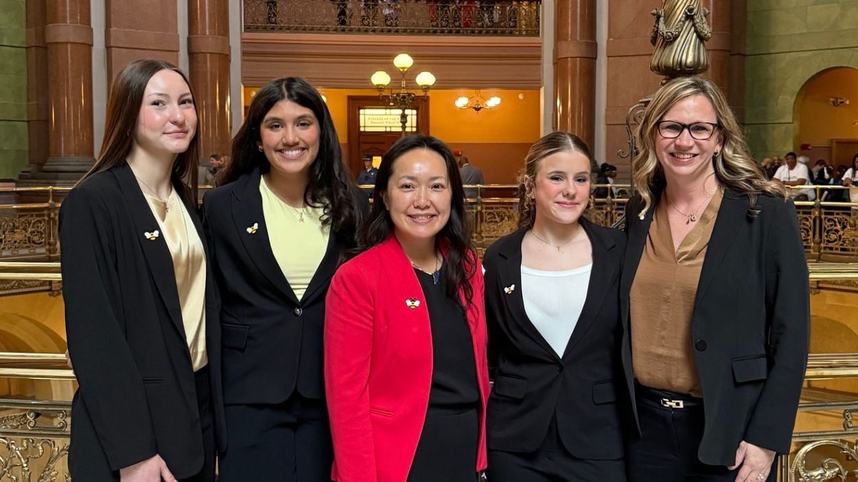 Naperville students advocate for official Illinois state bee