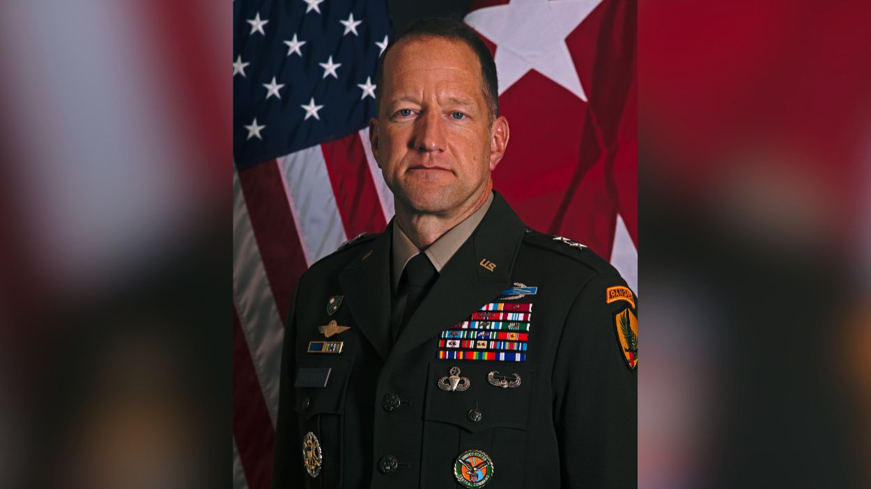 Reports: Naperville native to lead paratroopers deploying to Middle East