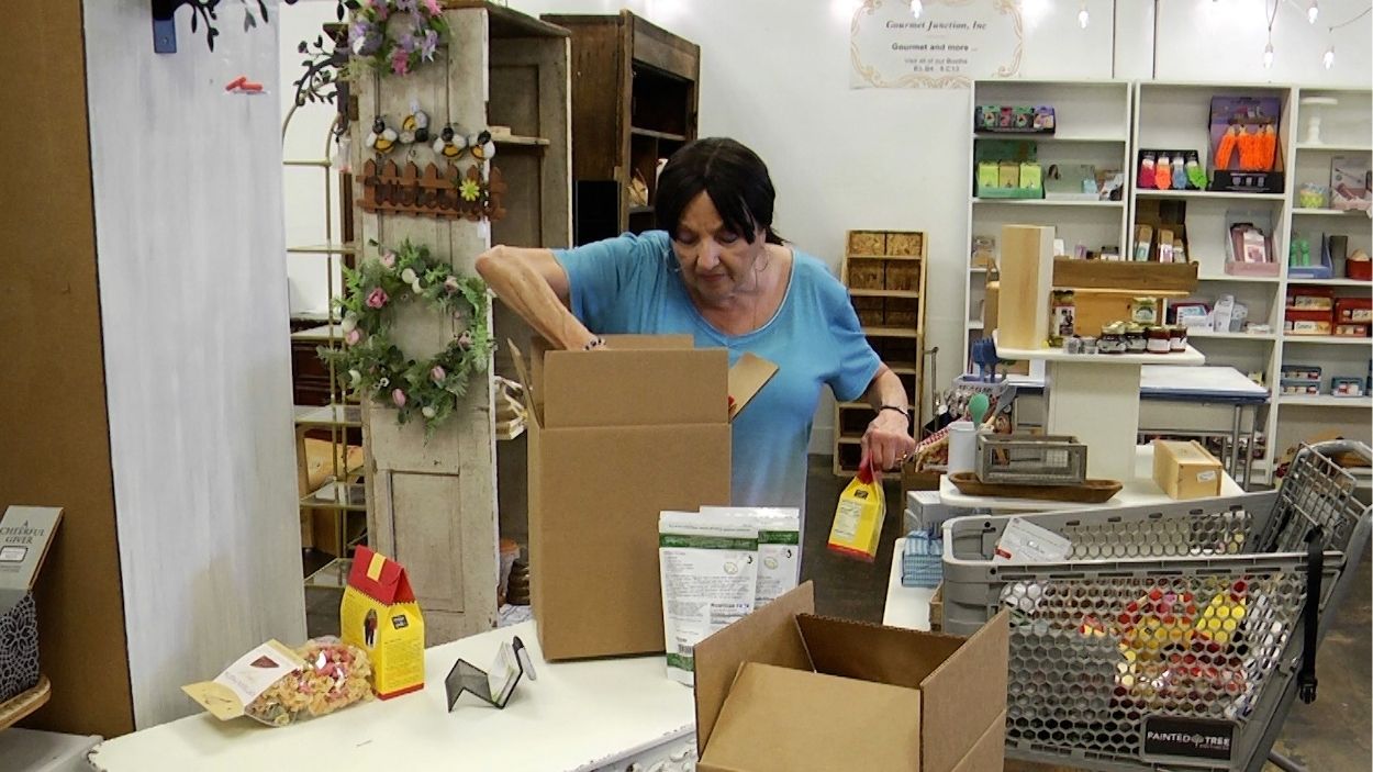 Painted Tree Boutiques’ closure leaves Naperville vendors scrambling